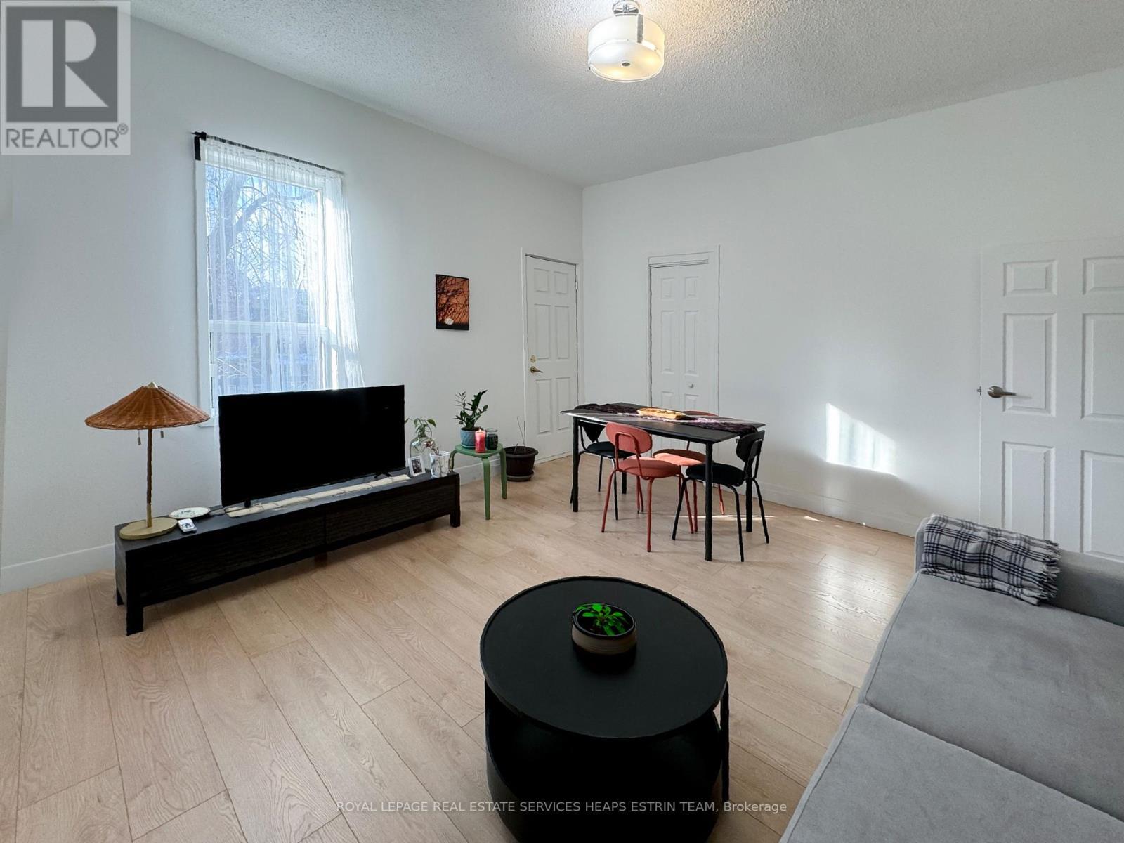 












77 NORTHCOTE AVENUE

,
Toronto,




Ontario
M6J3K2

