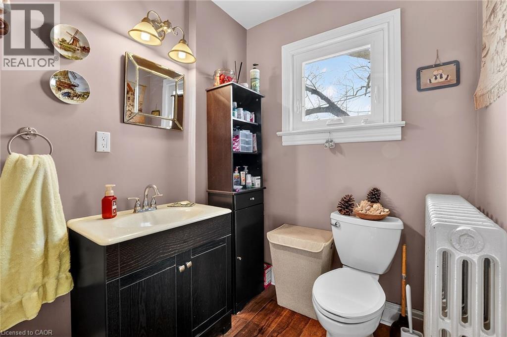 












594 NIAGARA STONE Road

,
Niagara-on-the-Lake,




Ontario
L0S1J0

