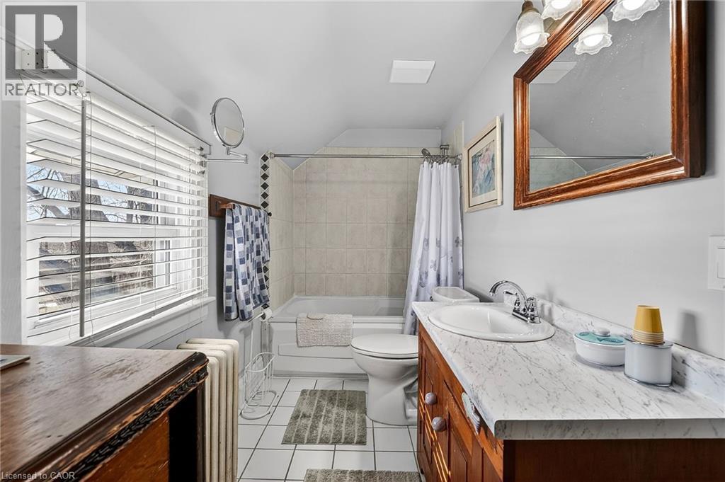 












594 NIAGARA STONE Road

,
Niagara-on-the-Lake,




Ontario
L0S1J0

