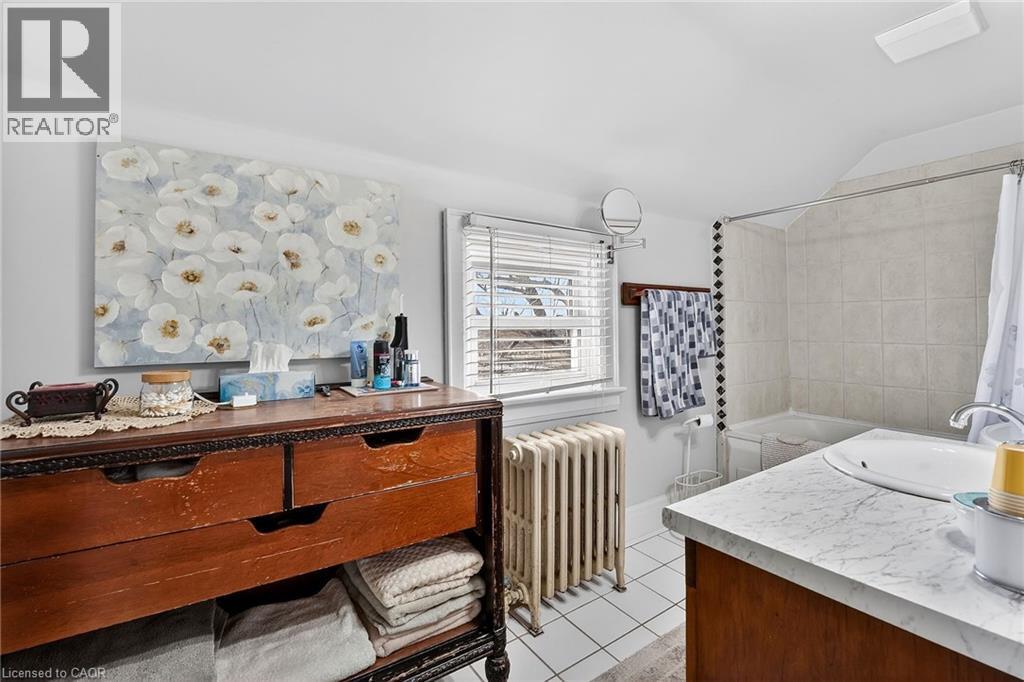 












594 NIAGARA STONE Road

,
Niagara-on-the-Lake,




Ontario
L0S1J0

