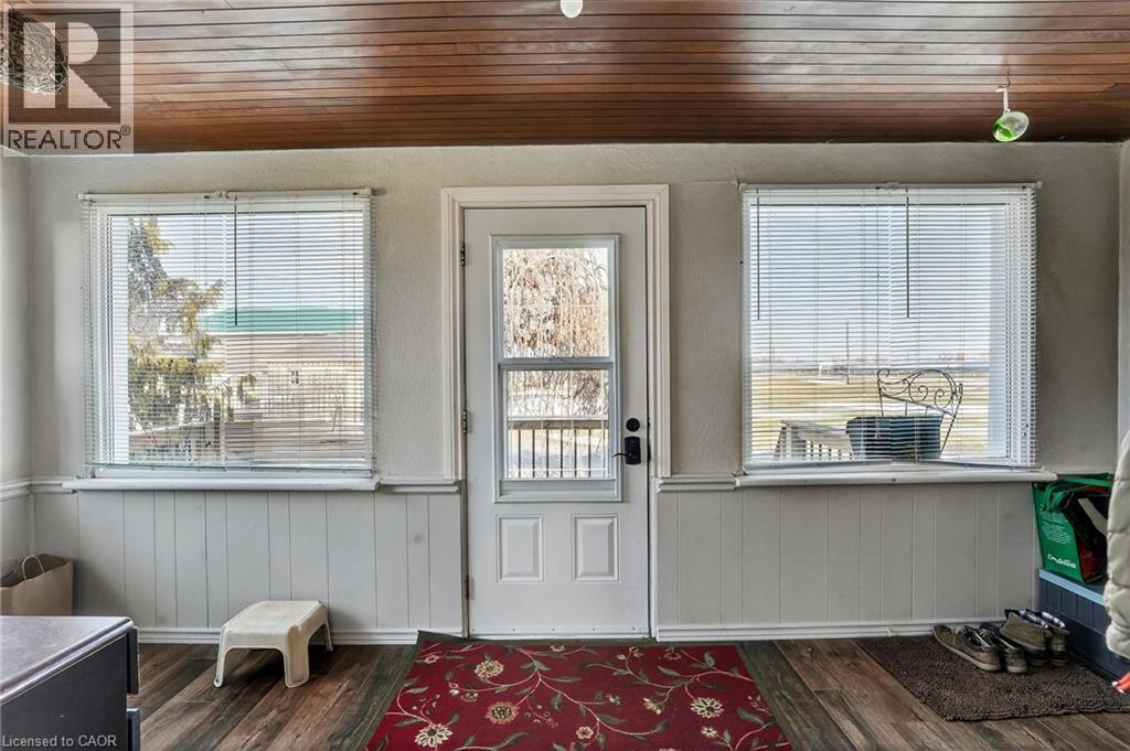 












594 NIAGARA STONE Road

,
Niagara-on-the-Lake,




Ontario
L0S1J0

