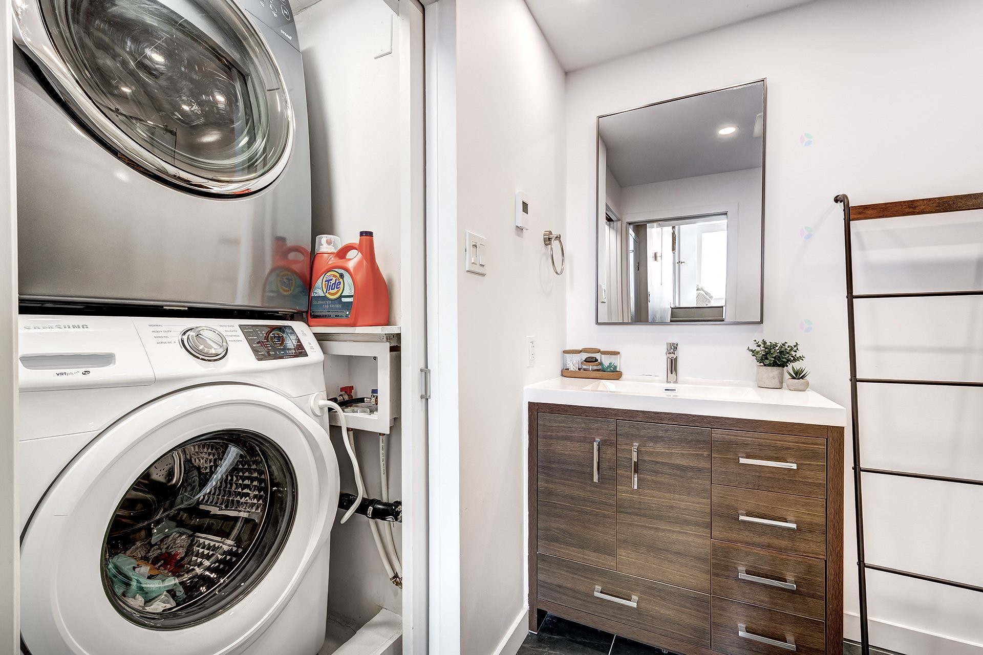 









67


Rue de l'Escaut

,
Laval (Chomedey),




QC
H7W5J1

