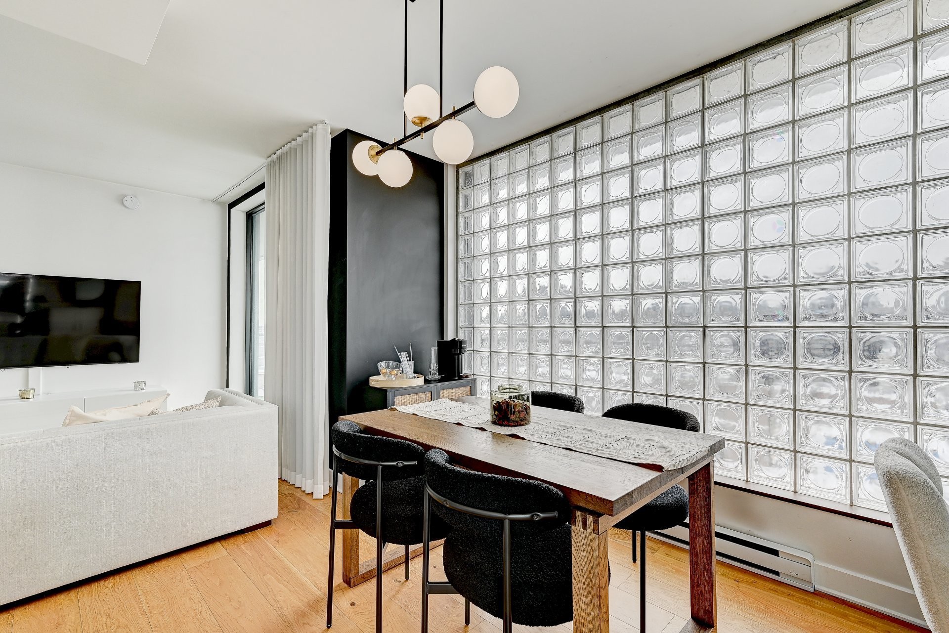 









1575


Rue Gareau

, 707,
Montréal (Ville-Marie),




QC
H2L0H9

