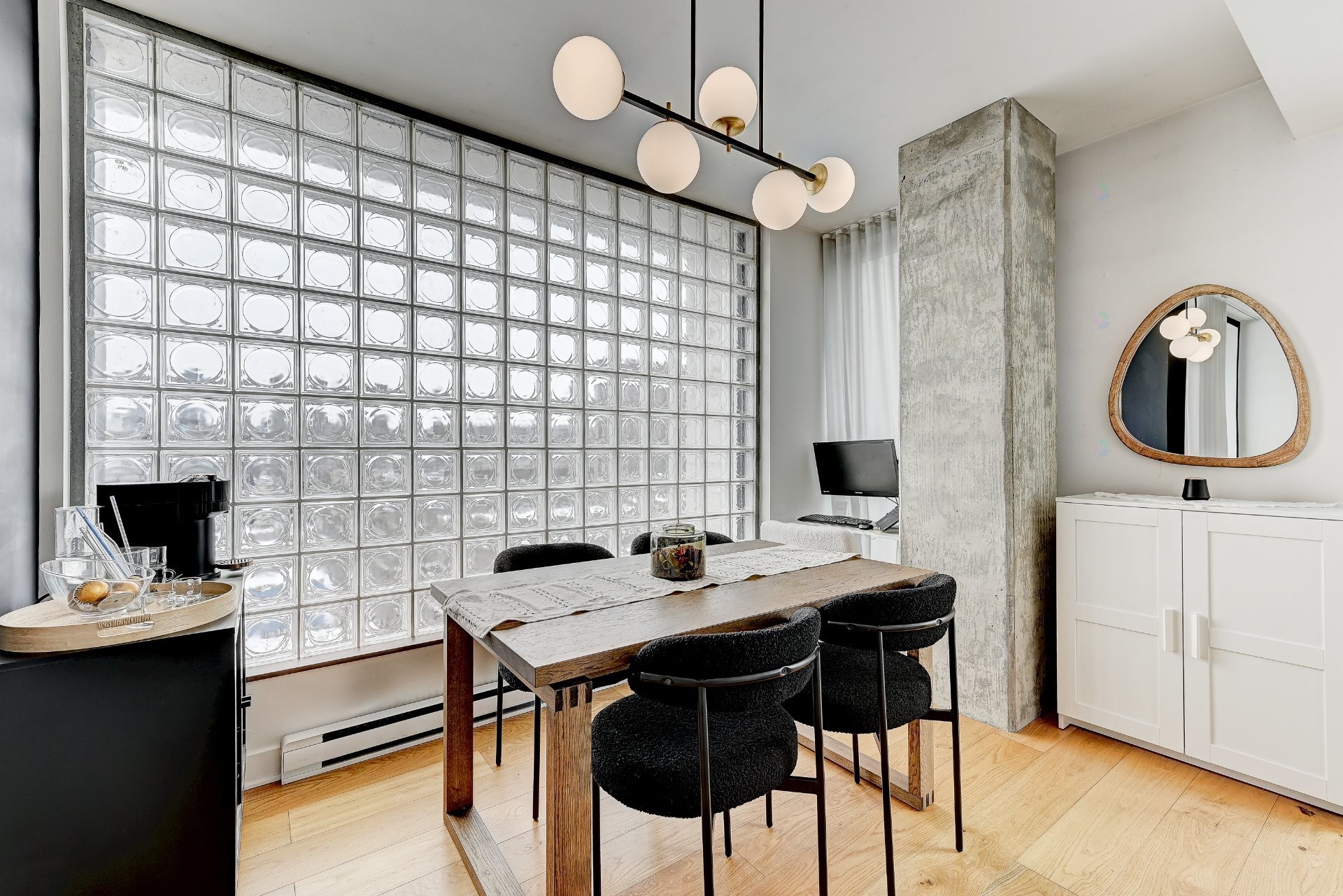 









1575


Rue Gareau

, 707,
Montréal (Ville-Marie),




QC
H2L0H9

