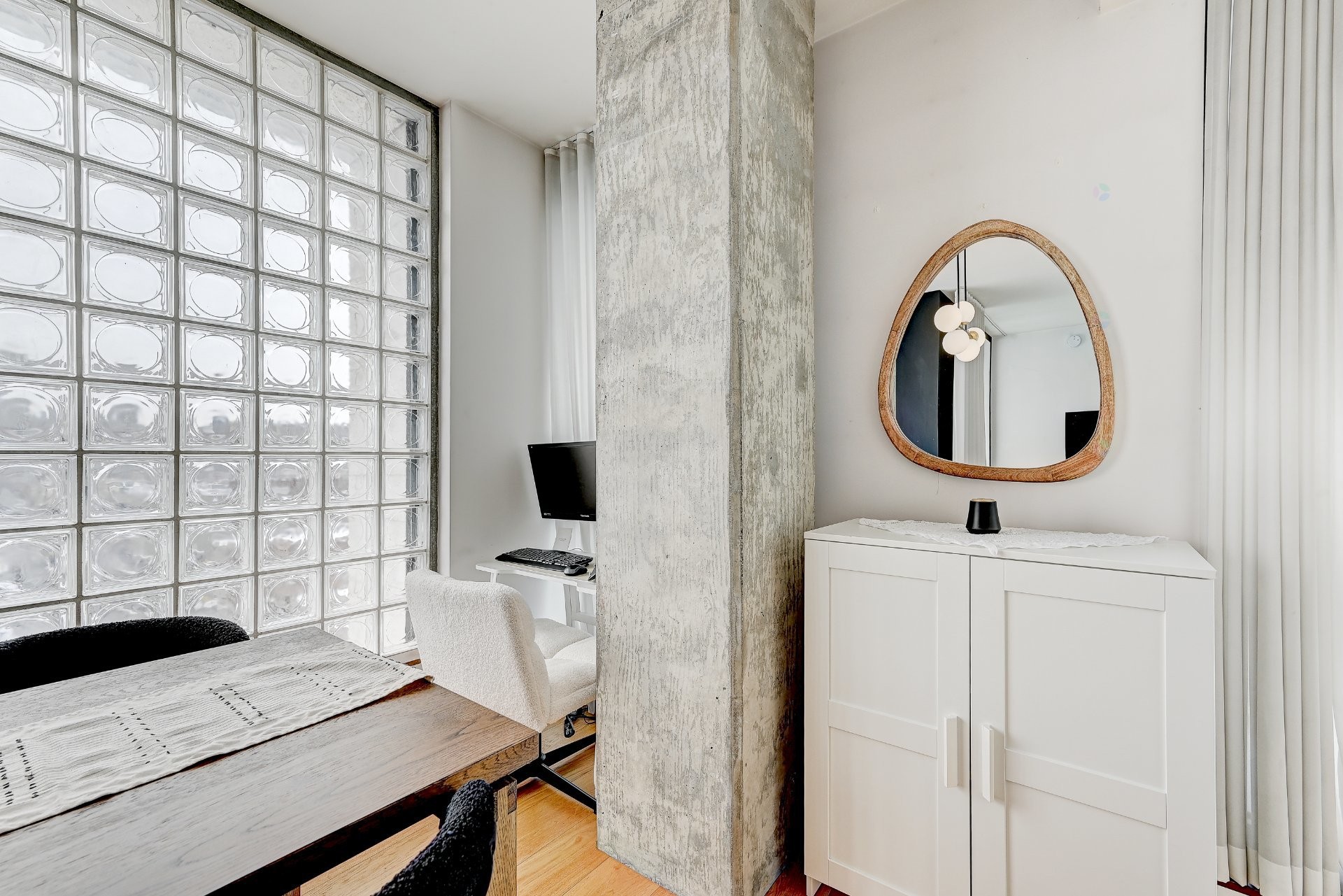 









1575


Rue Gareau

, 707,
Montréal (Ville-Marie),




QC
H2L0H9

