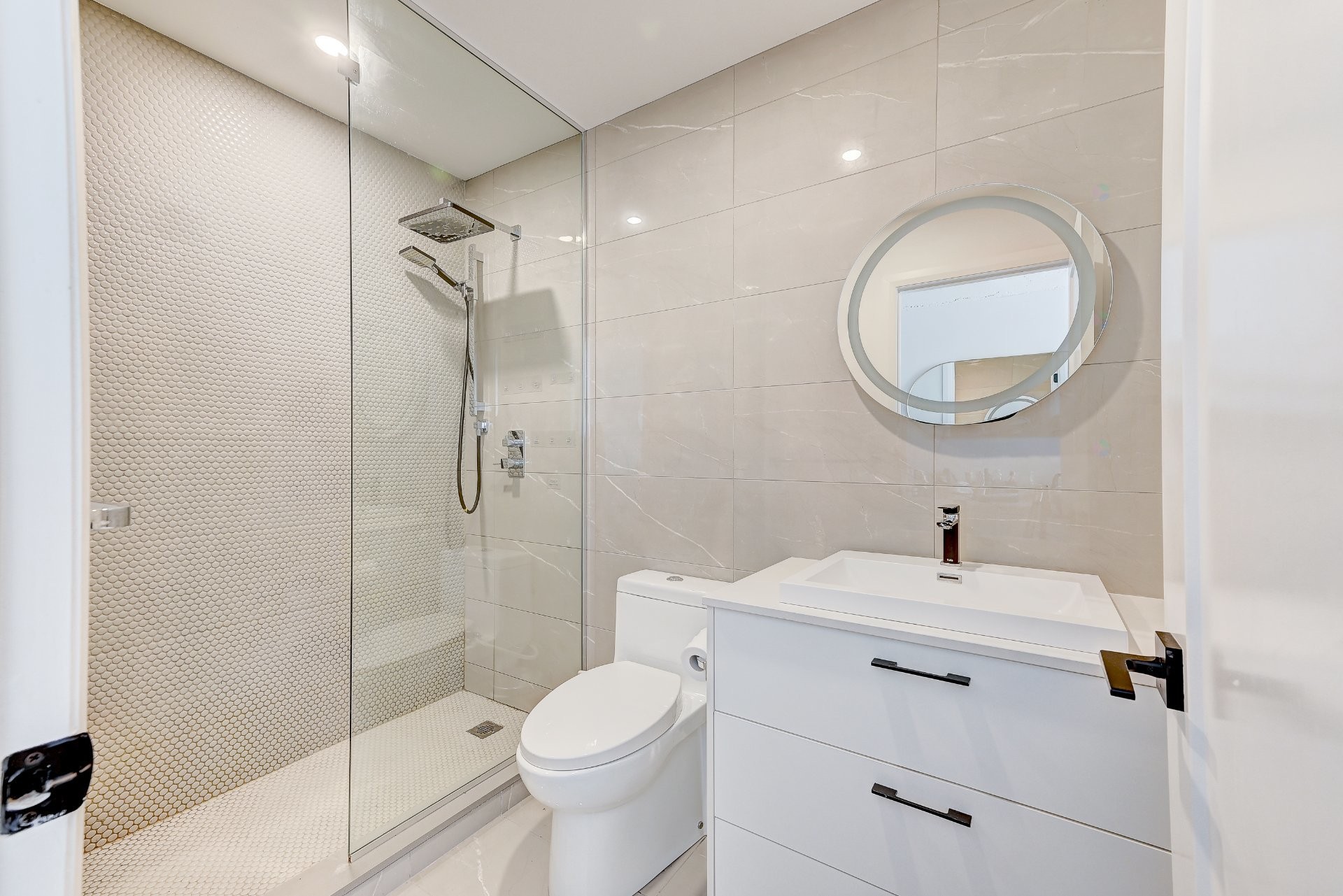 









1575


Rue Gareau

, 707,
Montréal (Ville-Marie),




QC
H2L0H9

