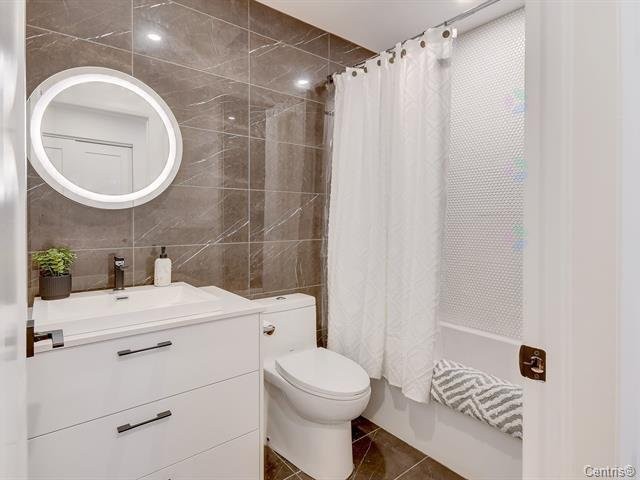 









1575


Rue Gareau

, 707,
Montréal (Ville-Marie),




QC
H2L0H9

