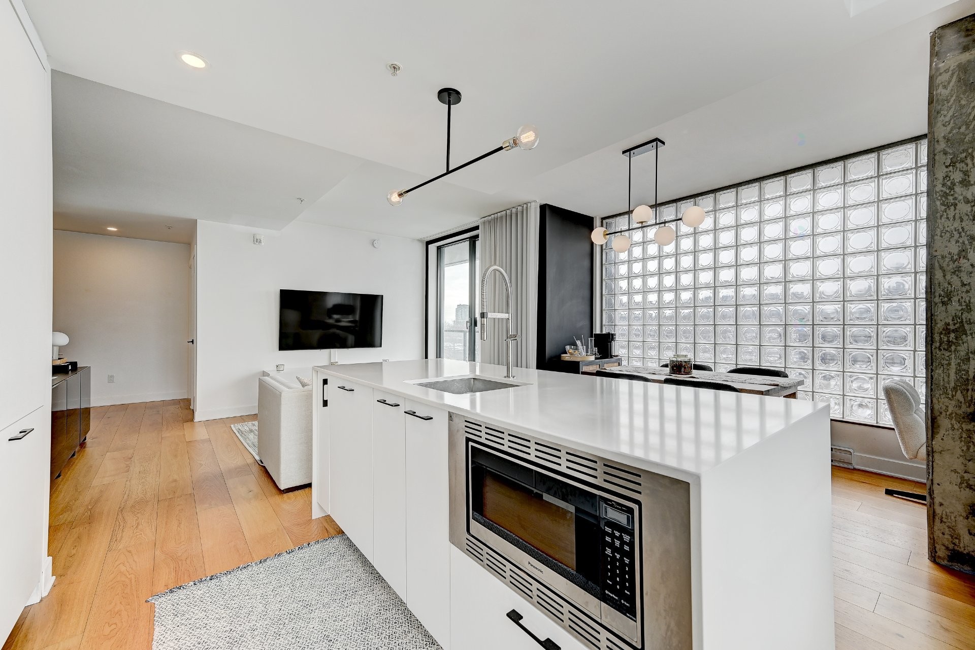 









1575


Rue Gareau

, 707,
Montréal (Ville-Marie),




QC
H2L0H9

