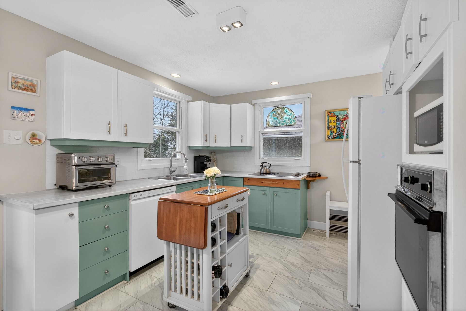 









10


Rue Cléroux

,
Gatineau (Hull),




QC
J8Y1V2

