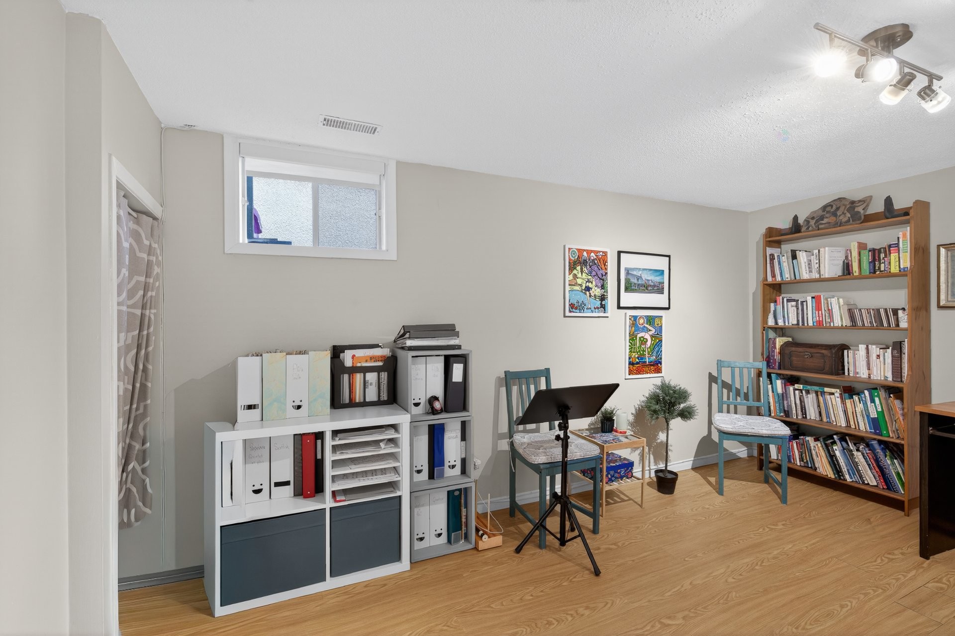 









10


Rue Cléroux

,
Gatineau (Hull),




QC
J8Y1V2

