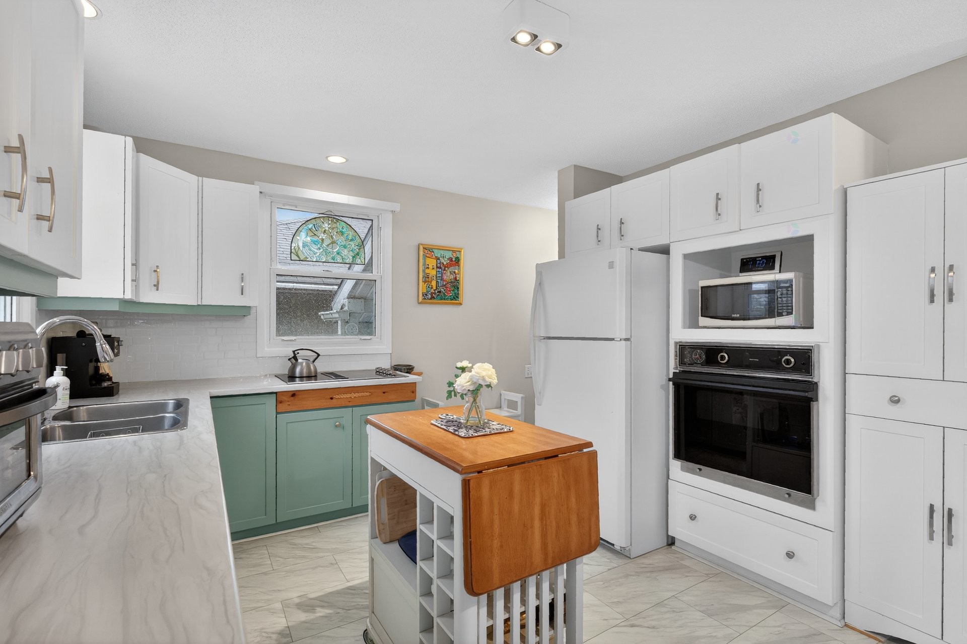 









10


Rue Cléroux

,
Gatineau (Hull),




QC
J8Y1V2

