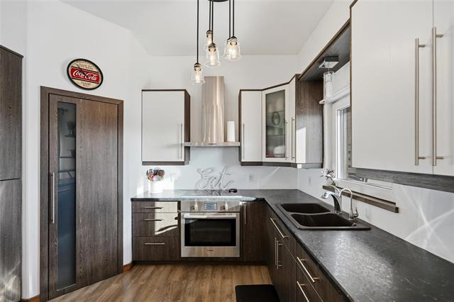 









166


Davids

BAY,
Mitchell,




MB
R5G 2M6

