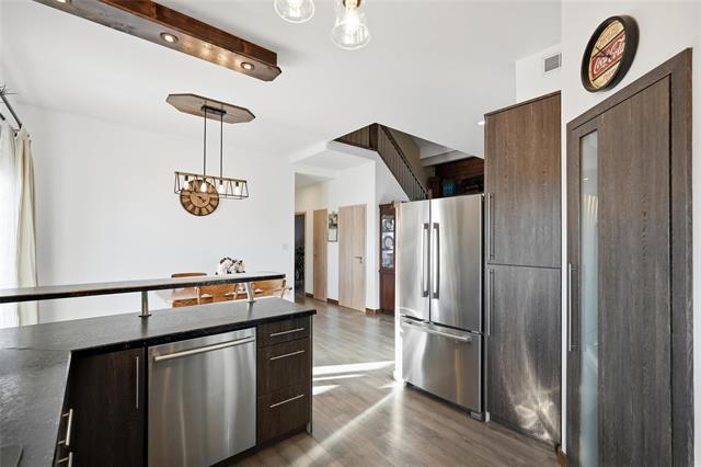 









166


Davids

BAY,
Mitchell,




MB
R5G 2M6

