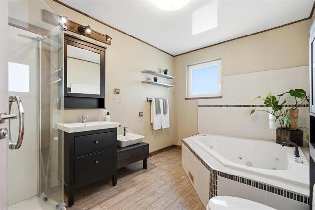 









166


Davids

BAY,
Mitchell,




MB
R5G 2M6

