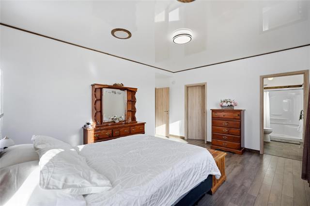 









166


Davids

BAY,
Mitchell,




MB
R5G 2M6

