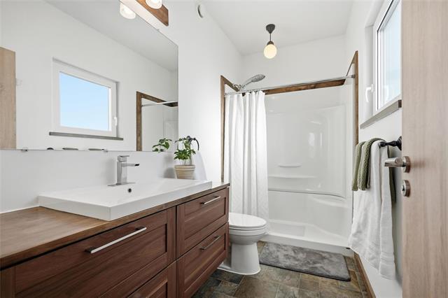 









166


Davids

BAY,
Mitchell,




MB
R5G 2M6

