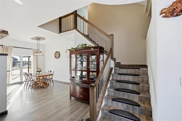 









166


Davids

BAY,
Mitchell,




MB
R5G 2M6

