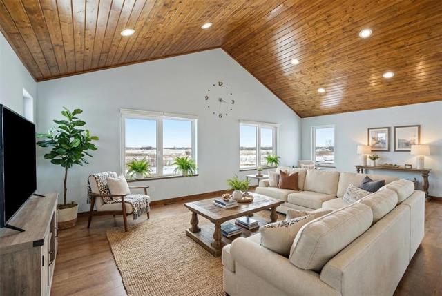 









166


Davids

BAY,
Mitchell,




MB
R5G 2M6


