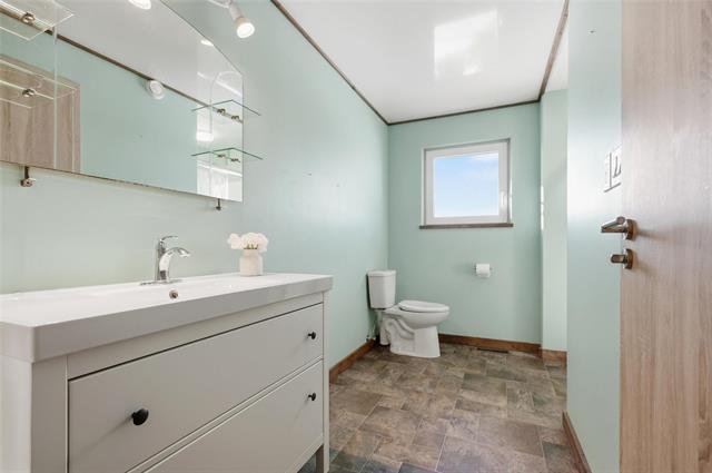 









166


Davids

BAY,
Mitchell,




MB
R5G 2M6

