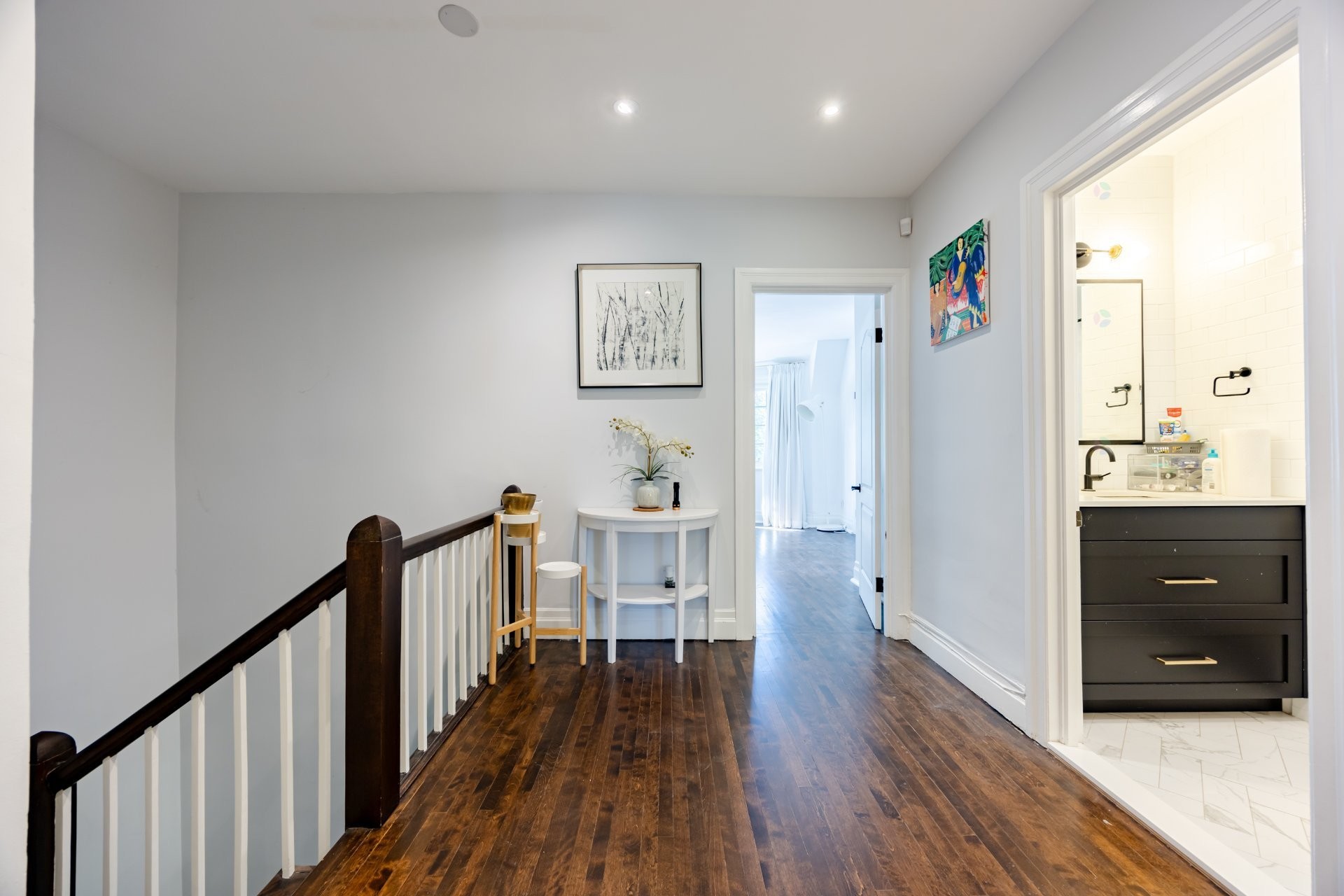 









33


Rue Thurlow

,
Hampstead,




QC
H3X3G7

