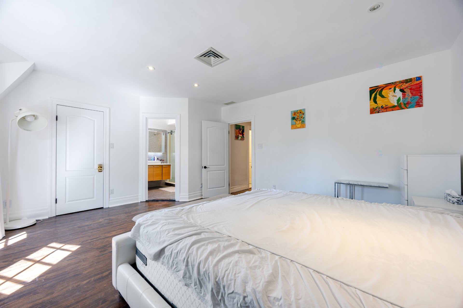 









33


Rue Thurlow

,
Hampstead,




QC
H3X3G7

