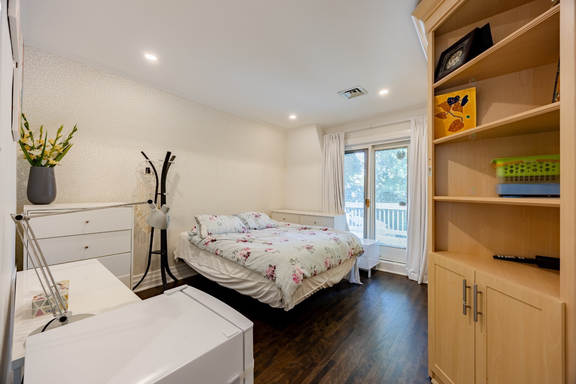 









33


Rue Thurlow

,
Hampstead,




QC
H3X3G7

