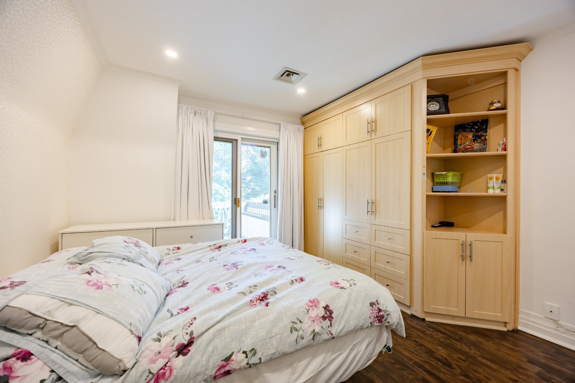 









33


Rue Thurlow

,
Hampstead,




QC
H3X3G7

