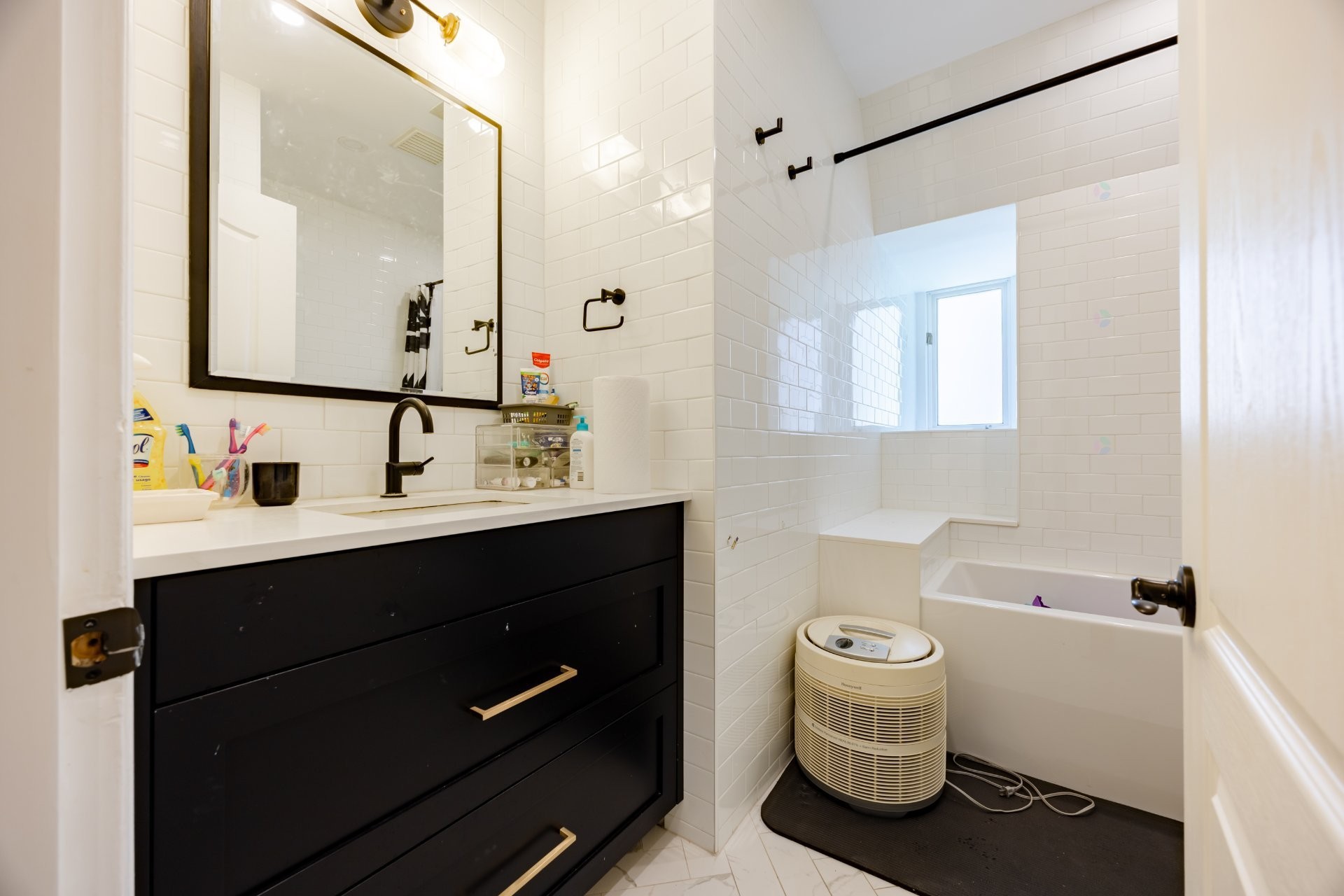 









33


Rue Thurlow

,
Hampstead,




QC
H3X3G7

