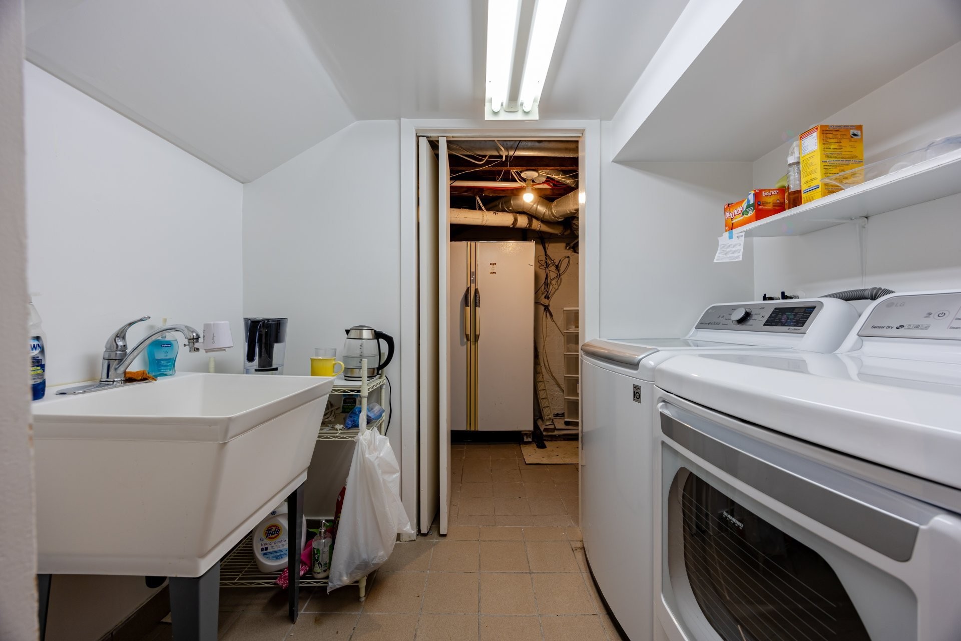 









33


Rue Thurlow

,
Hampstead,




QC
H3X3G7

