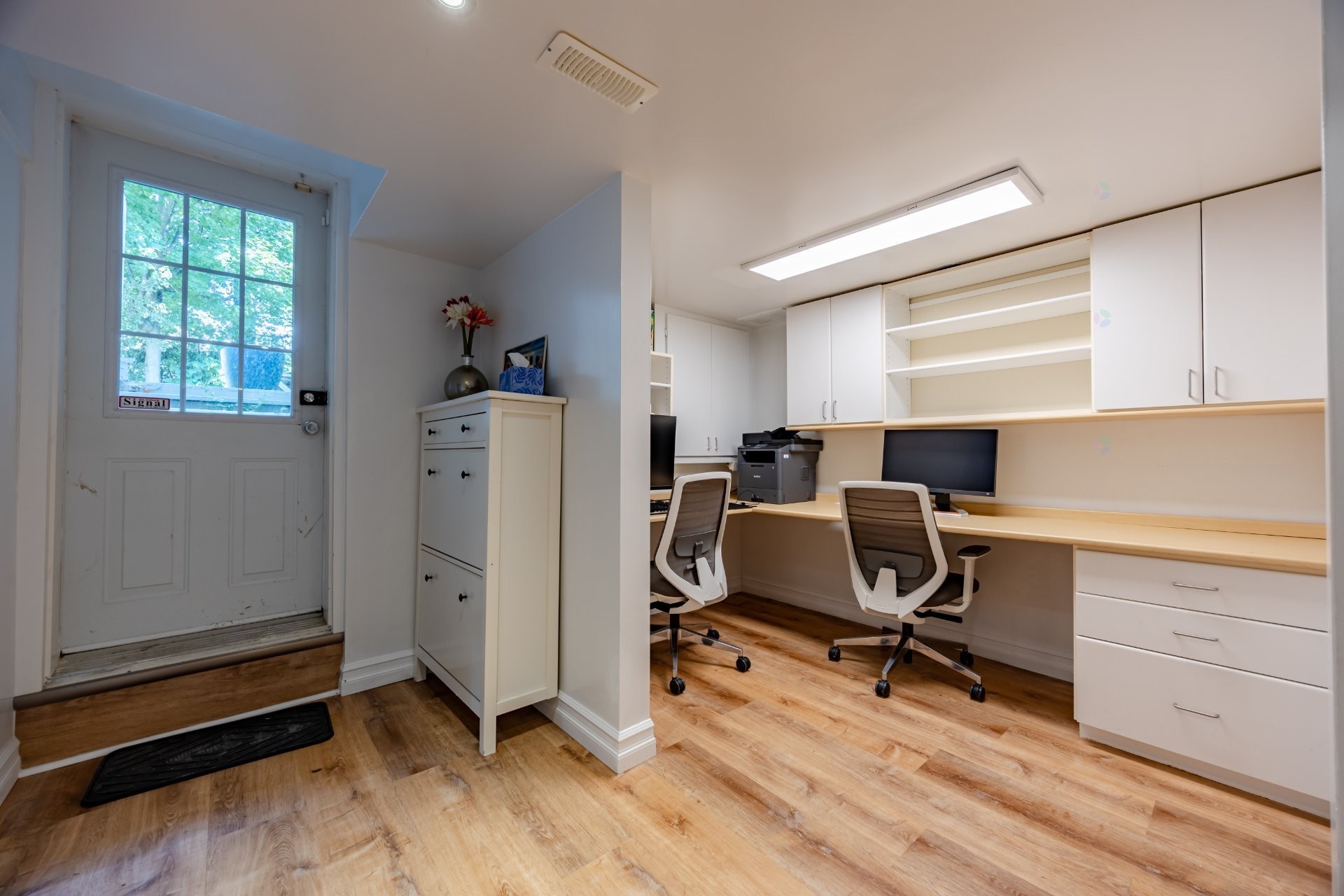 









33


Rue Thurlow

,
Hampstead,




QC
H3X3G7

