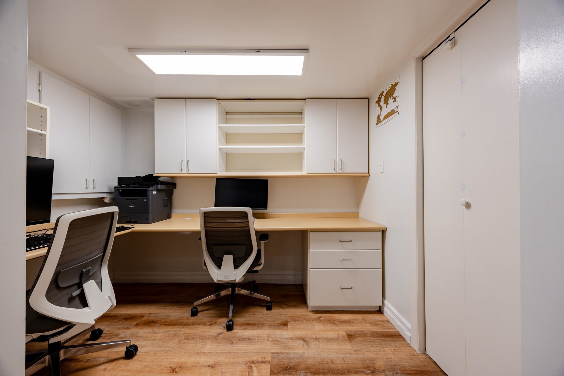 









33


Rue Thurlow

,
Hampstead,




QC
H3X3G7

