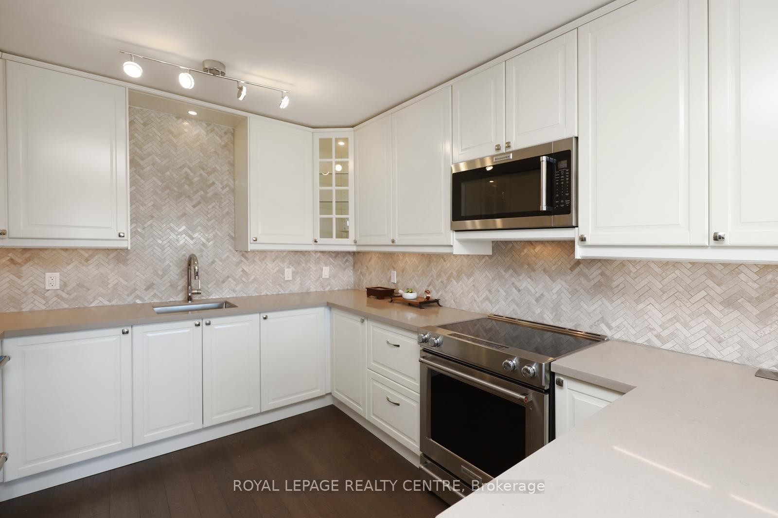 









1359


White Oaks

Boulevard, 1607,
Oakville,




ON
L6H 2R8

