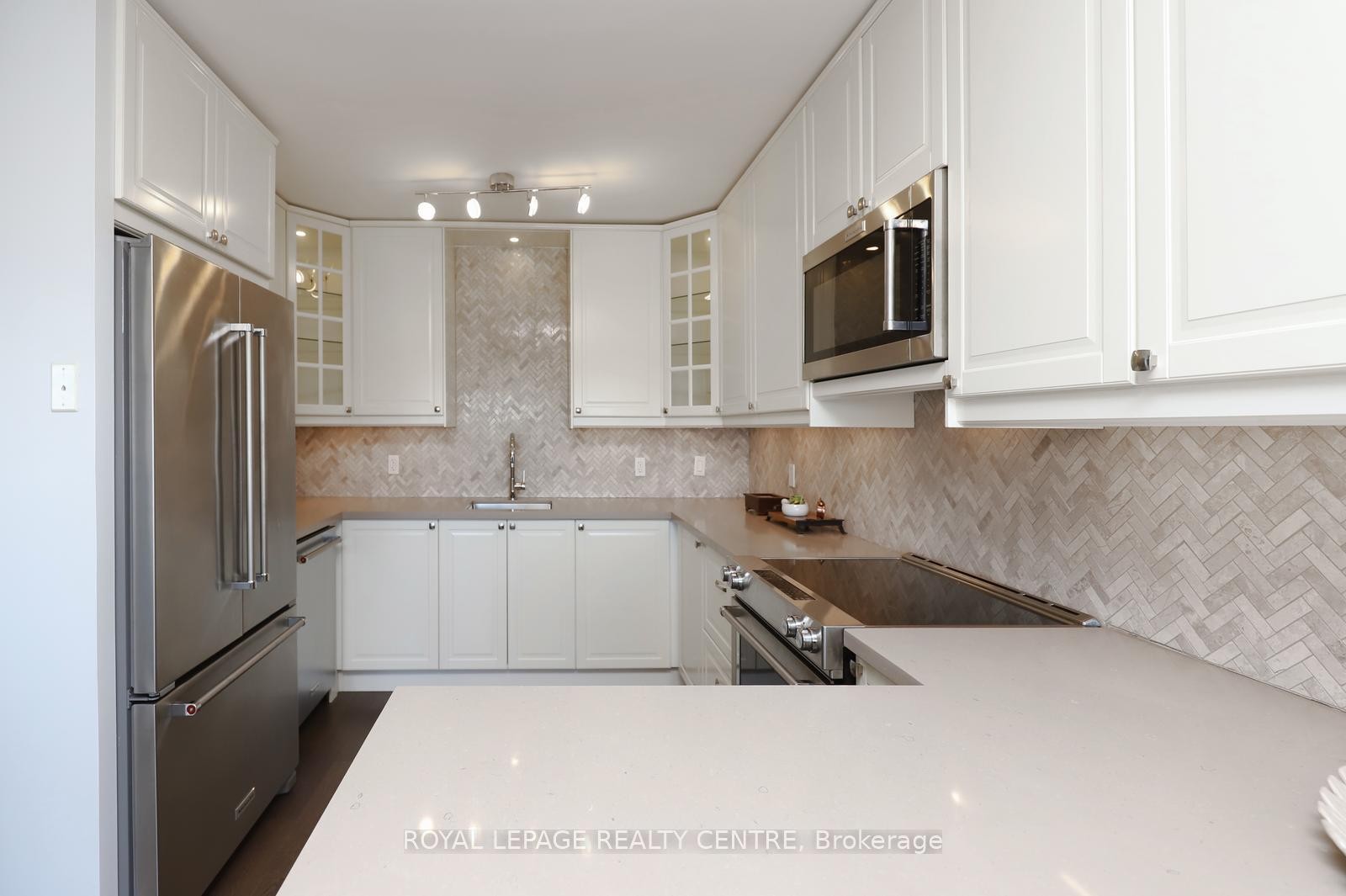 









1359


White Oaks

Boulevard, 1607,
Oakville,




ON
L6H 2R8

