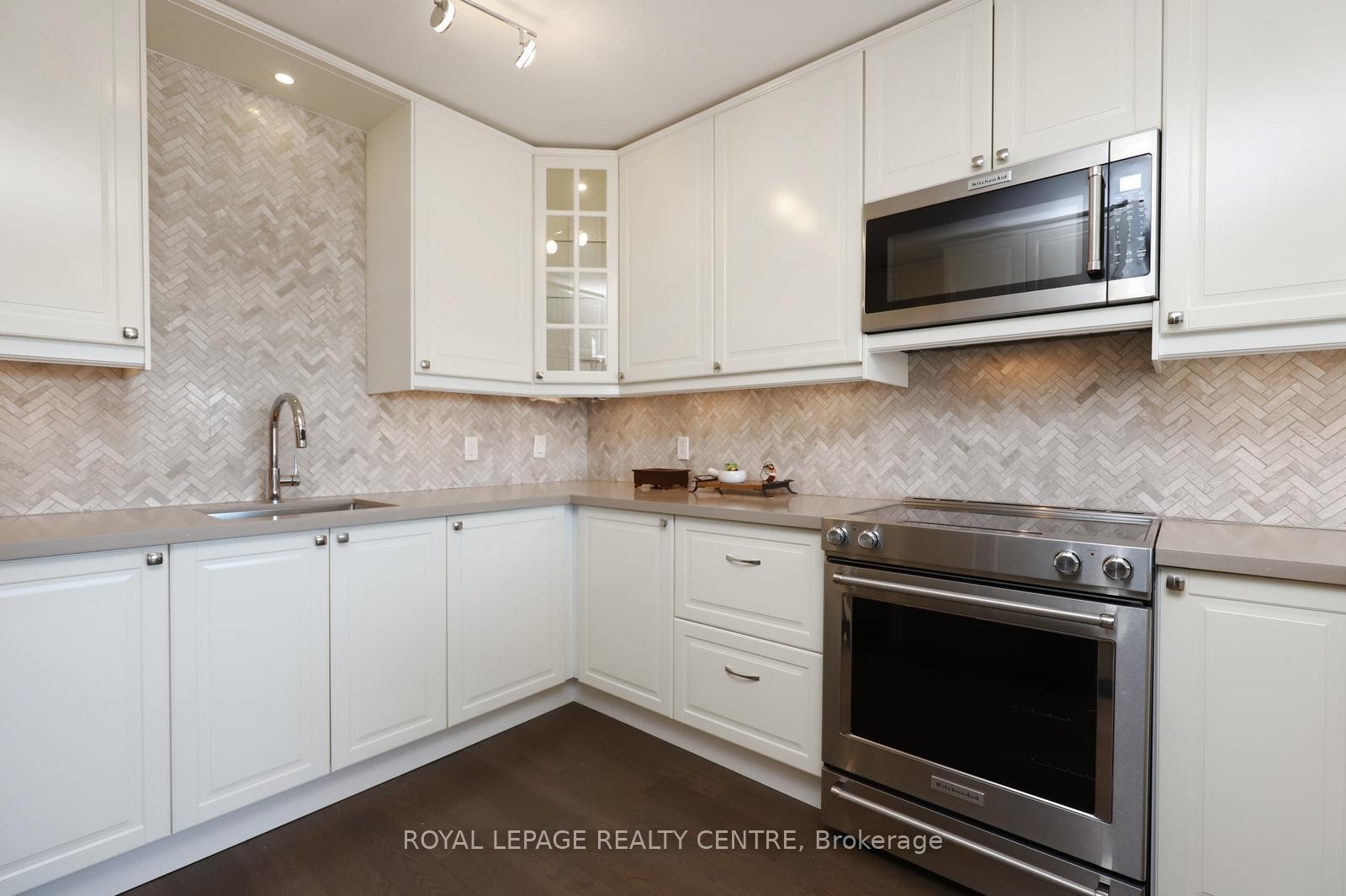 









1359


White Oaks

Boulevard, 1607,
Oakville,




ON
L6H 2R8

