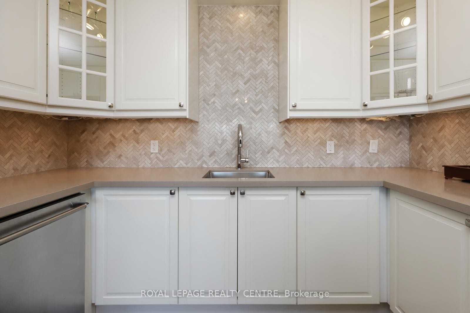 









1359


White Oaks

Boulevard, 1607,
Oakville,




ON
L6H 2R8

