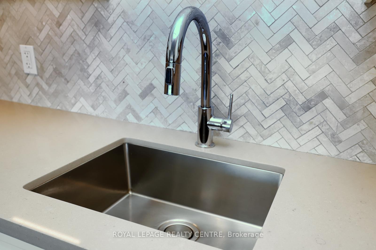 









1359


White Oaks

Boulevard, 1607,
Oakville,




ON
L6H 2R8

