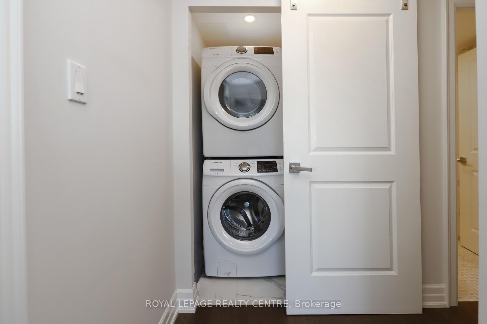 









1359


White Oaks

Boulevard, 1607,
Oakville,




ON
L6H 2R8

