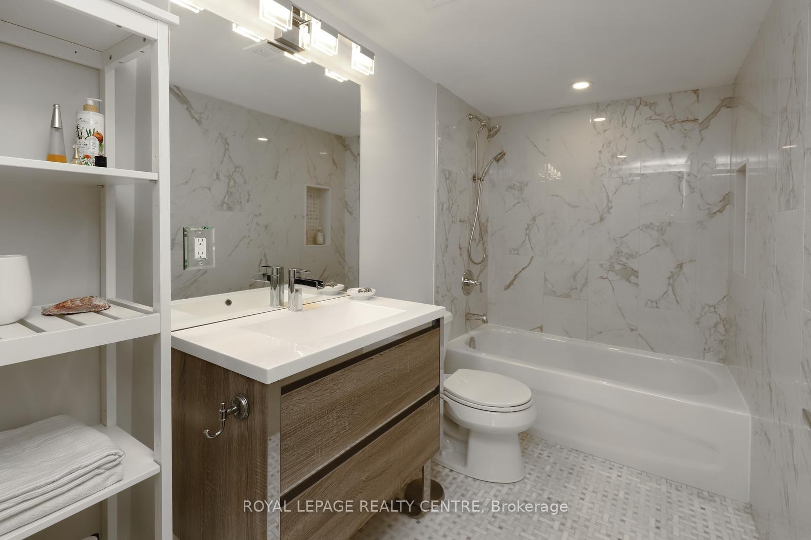 









1359


White Oaks

Boulevard, 1607,
Oakville,




ON
L6H 2R8

