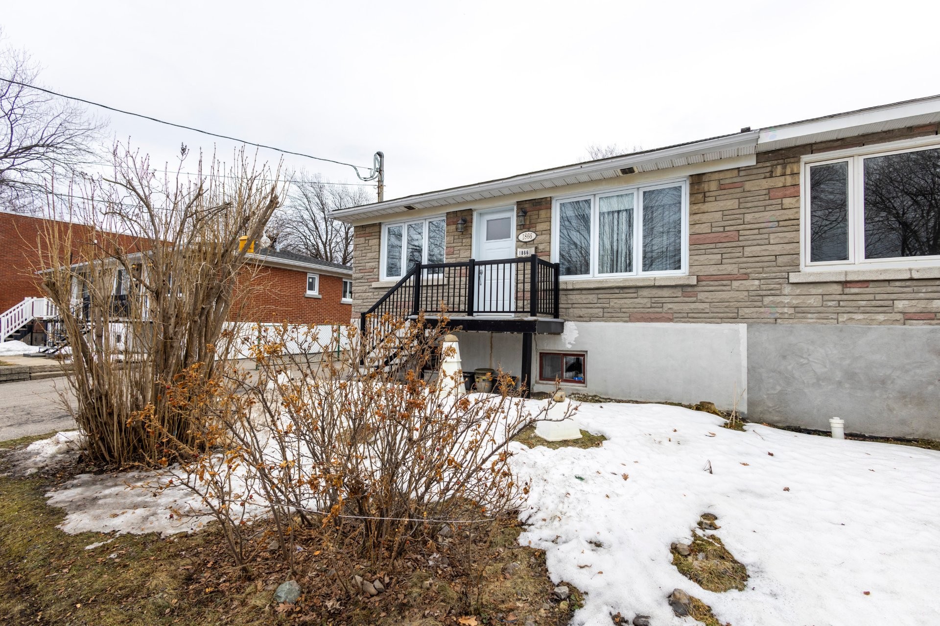 









1866


8e Avenue

,
Montréal (Rivière-des-Prairies/Pointe-aux-Trembles),




QC
H1B4H6

