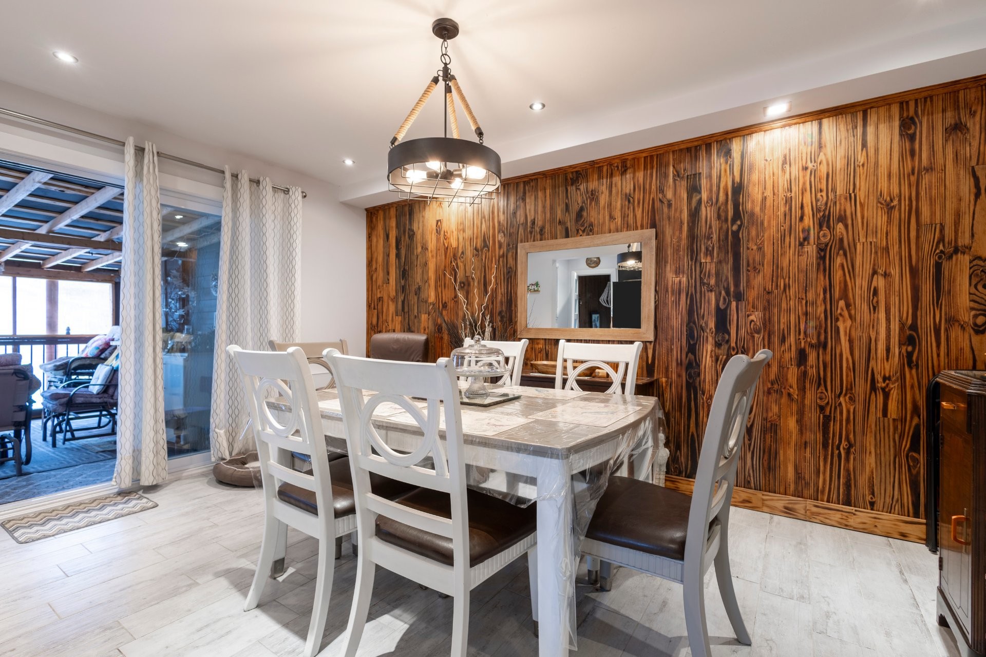 









1866


8e Avenue

,
Montréal (Rivière-des-Prairies/Pointe-aux-Trembles),




QC
H1B4H6

