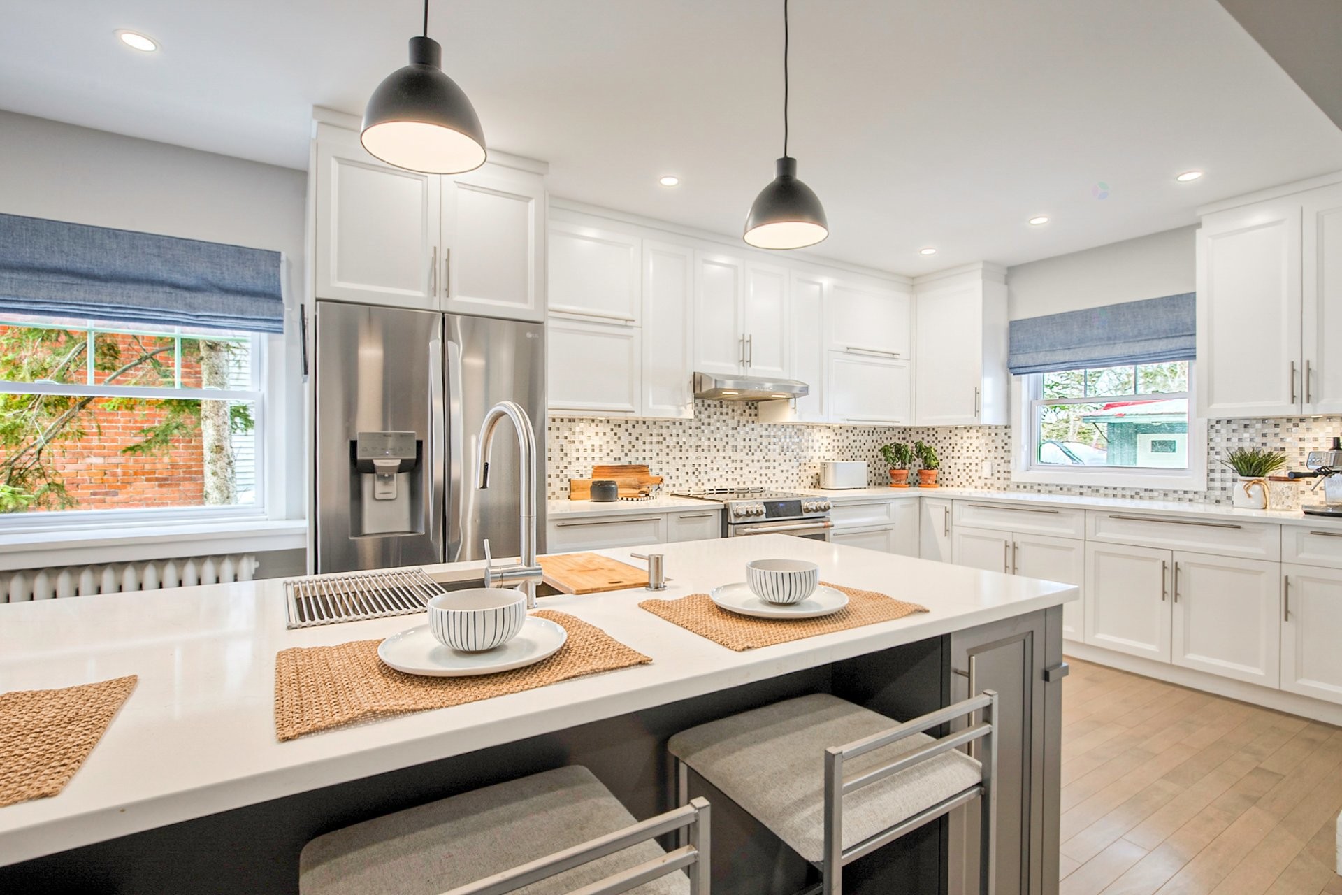 









535

 - 539


Rue St-Charles E.

,
Longueuil (Le Vieux-Longueuil),




QC
J4H1B6

