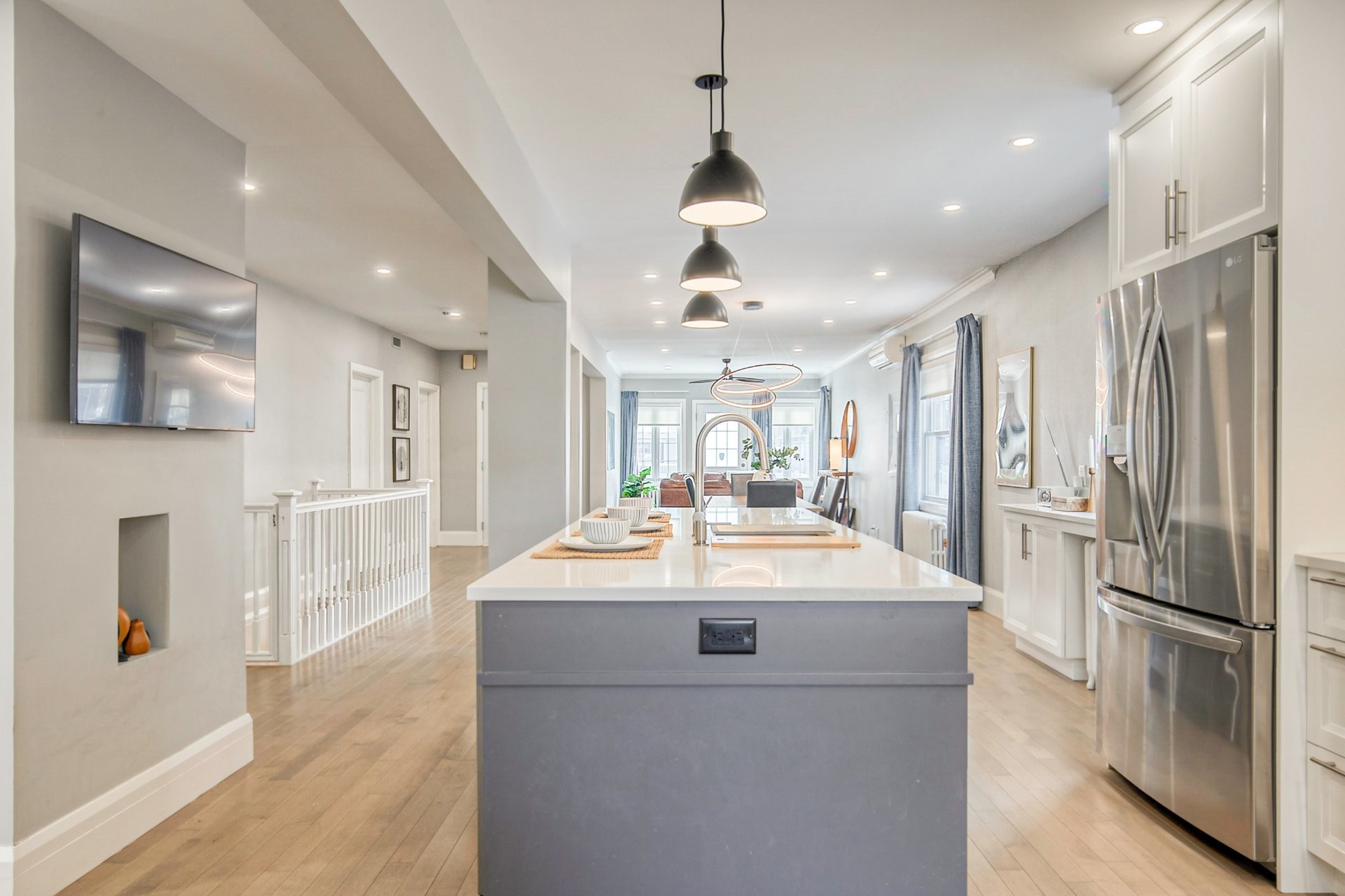 









535

 - 539


Rue St-Charles E.

,
Longueuil (Le Vieux-Longueuil),




QC
J4H1B6

