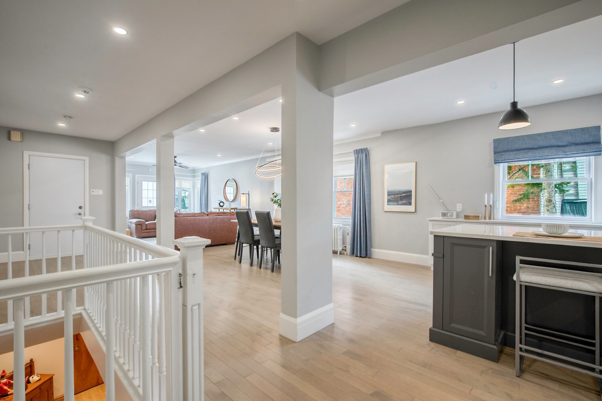 









535

 - 539


Rue St-Charles E.

,
Longueuil (Le Vieux-Longueuil),




QC
J4H1B6

