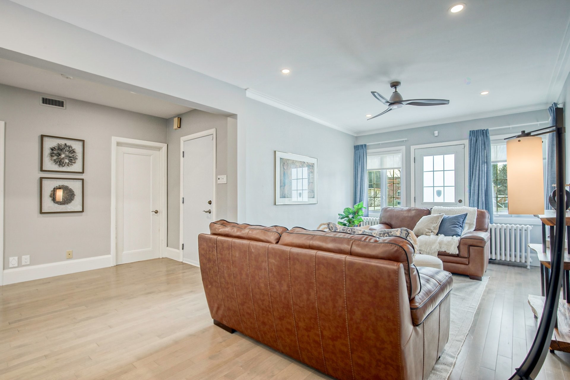









535

 - 539


Rue St-Charles E.

,
Longueuil (Le Vieux-Longueuil),




QC
J4H1B6

