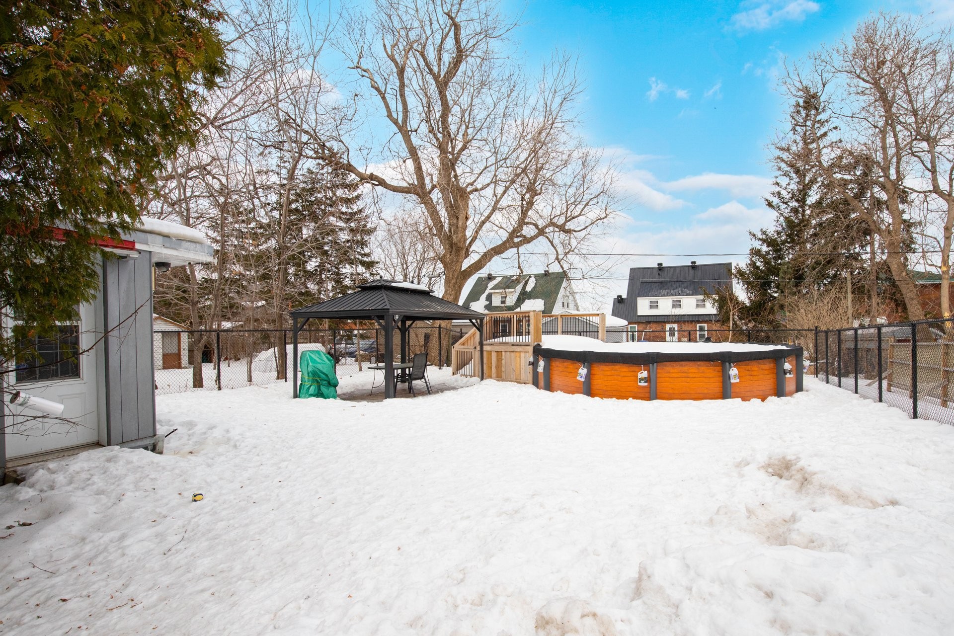 









535

 - 539


Rue St-Charles E.

,
Longueuil (Le Vieux-Longueuil),




QC
J4H1B6

