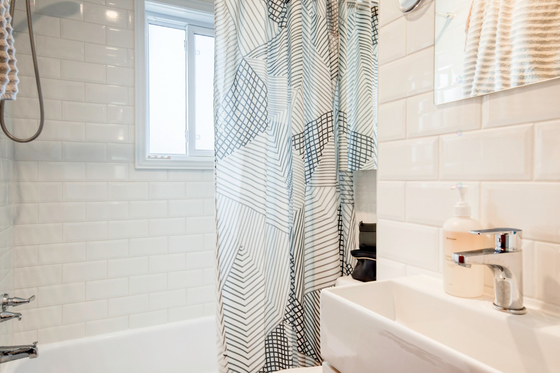 









535

 - 539


Rue St-Charles E.

,
Longueuil (Le Vieux-Longueuil),




QC
J4H1B6

