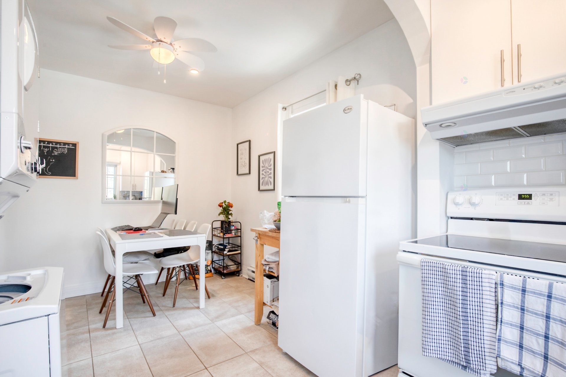 









535

 - 539


Rue St-Charles E.

,
Longueuil (Le Vieux-Longueuil),




QC
J4H1B6

