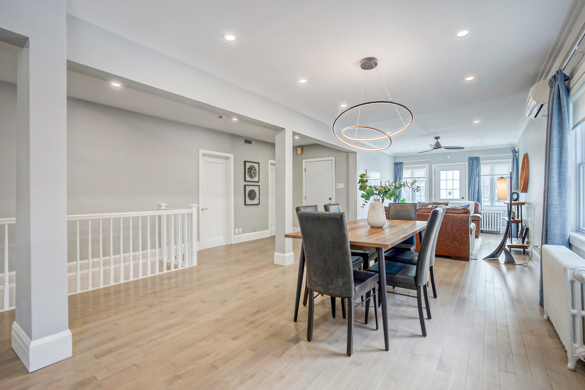 









535

 - 539


Rue St-Charles E.

,
Longueuil (Le Vieux-Longueuil),




QC
J4H1B6


