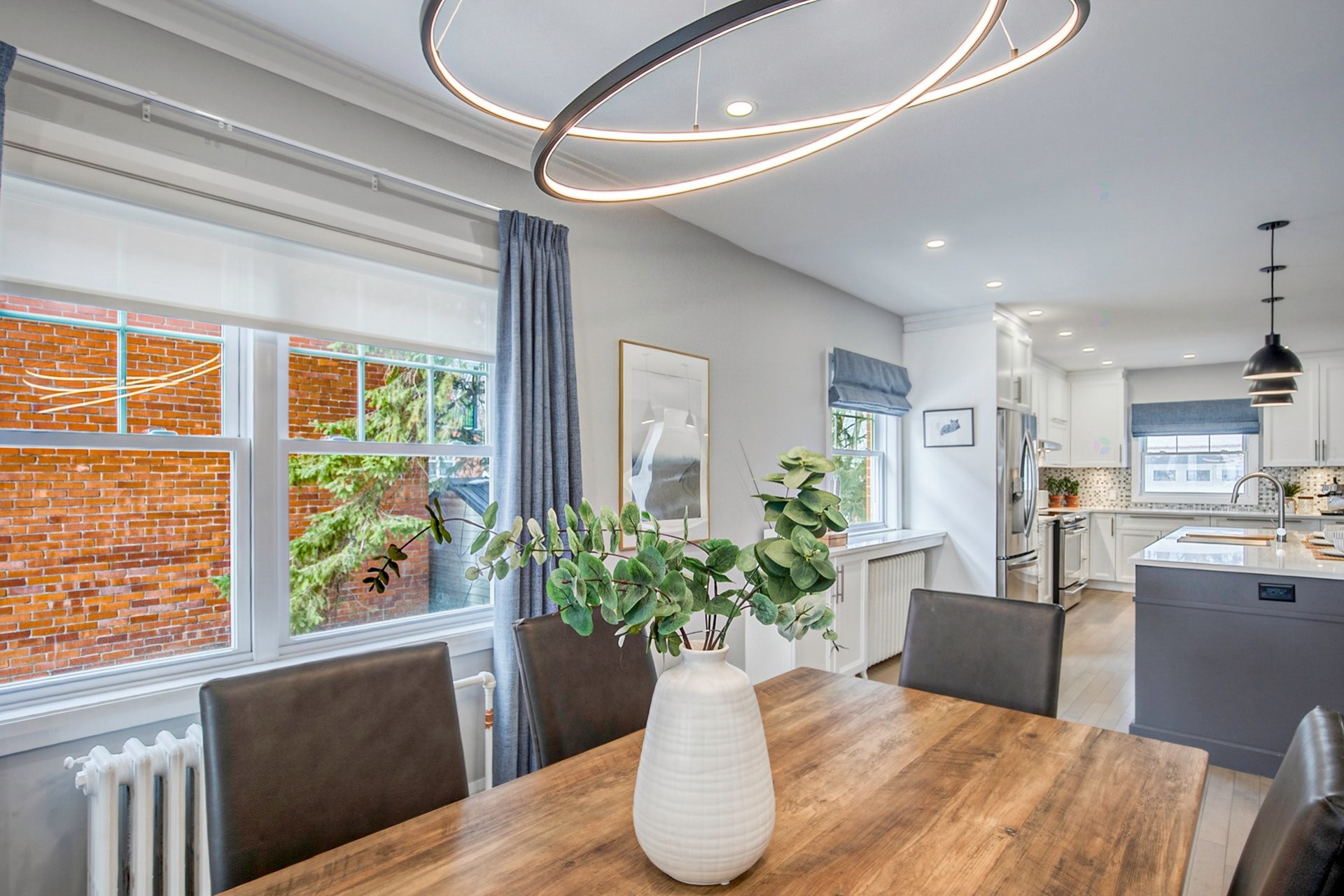 









535

 - 539


Rue St-Charles E.

,
Longueuil (Le Vieux-Longueuil),




QC
J4H1B6

