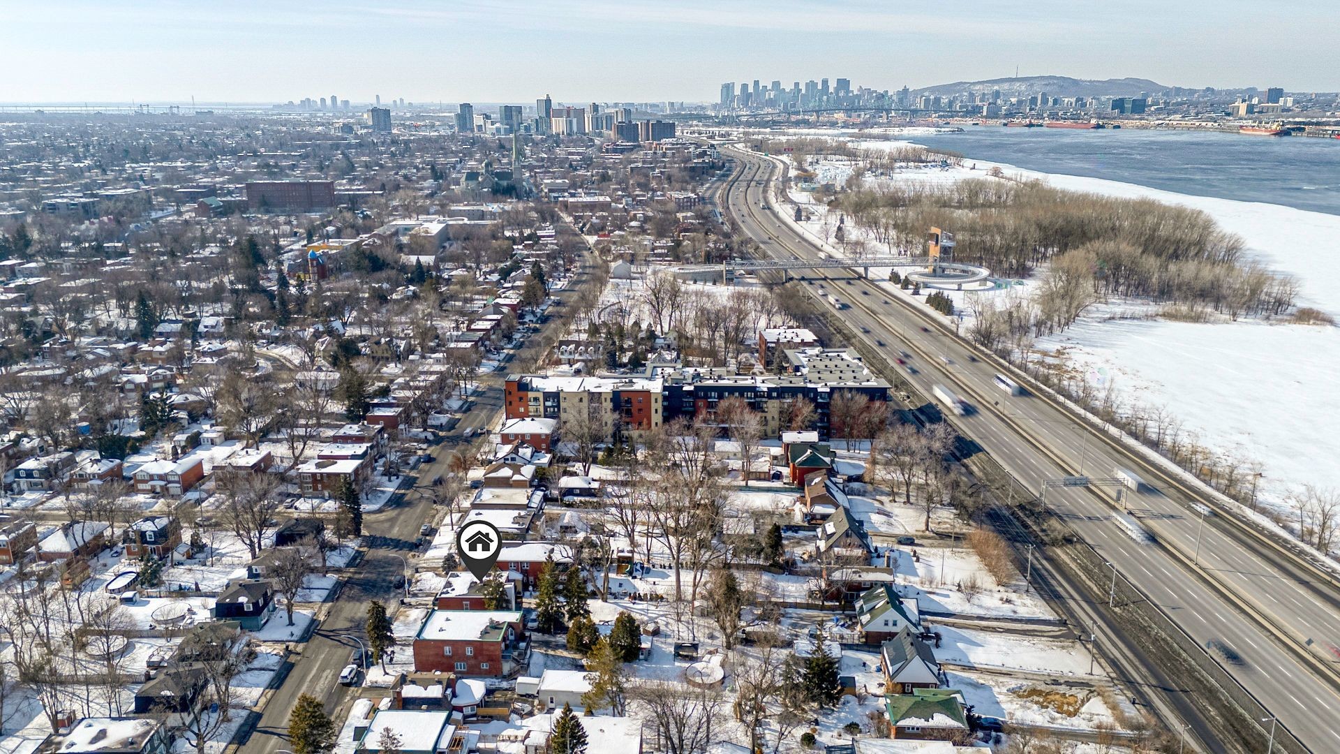 









535

 - 539


Rue St-Charles E.

,
Longueuil (Le Vieux-Longueuil),




QC
J4H1B6

